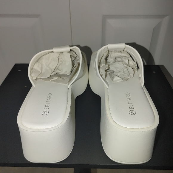 Effortless Style with White Platform Sandals Size 9 - Picture 4 of 8